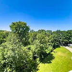 Apartament Przy Plazy Z Widokiem Na Park By Alldayholiday